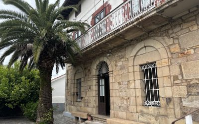 ¡IMPRESIONANTE CASA CON TERRENO EN RENEDO DE PIÉLAGOS!